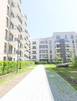 Lichtdurchflutetes Wohnvergnügen mit sonnigem Balkon und moderner Einbauküche in bester Lage - Frankfurt (Main)