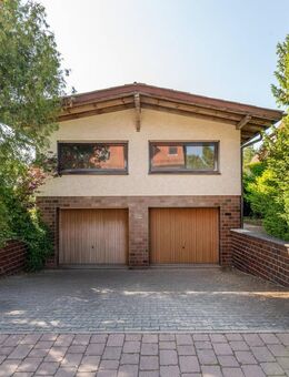 Doppelgarage mit Singlewohnung und Erweiterungspotential - Feucht