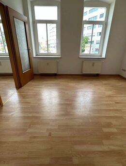 2. OG / Laminat / Bad mit Dusche / u.v.m. - Chemnitz