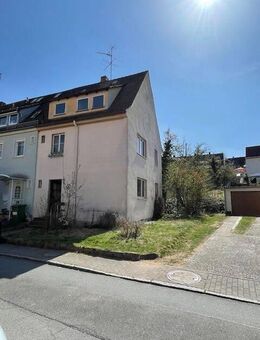 Sanierungsbedürftiges Reiheneckhaus in Bubenreuth - Bubenreuth