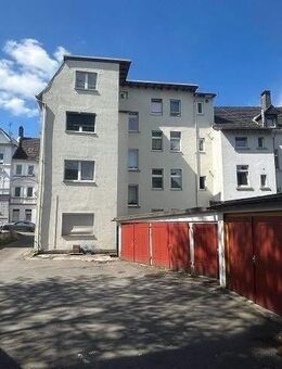 RESERVIERT...FAKTOR 11...8-Familienhaus mit 7 Garagen + Doppelgarage mit Mietsteigerungspotential in Lüdenscheid...Nähe Neubaugebiet („Wiesenstraße“)… - Lüdenscheid