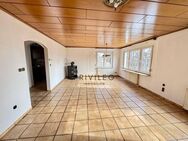 Sanierungsbedürftiger Bungalow mit Pool in beliebter Lage von Pforzheim-Arlinger - Pforzheim