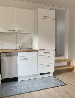 Helle Souterrain Wohnung in Adendorf - Adendorf