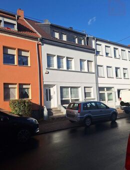 Schönes renoviertes 2 Familienhaus in einer guten Lage von Saarlouis-Roden . - Saarlouis