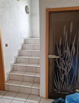 1-2Familienhaus 2 Wohnungen + Ausbaureserve im DG! 1x 2 ZKB, Terrasse+DG, Garage + 1x 3 ZKB; Terrasse , Garten, Garage. - Maxdorf