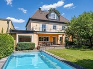 AIGNER - Rarität in Bestlage: Historische Villa mit Garten und Außenpool im Blumenviertel - München