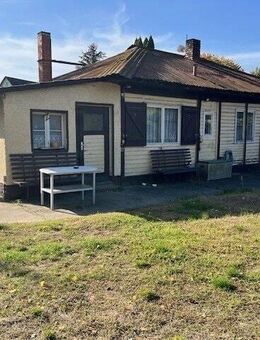 Kleiner Bungalow in einfacher Bauweise - Rüdersdorf (Berlin)