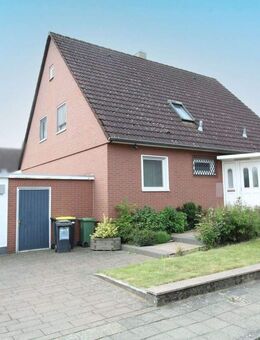 Charmantes Einfamilienhaus mit Schwimmhalle, Wintergarten und Kamin - Okal Fertighaus - Braunschweig