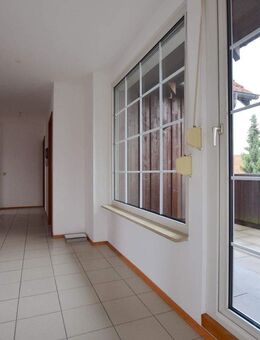 Sonnige 3,5-Zimmer-Wohnung mit Balkon, Bühne und Garagenstellplatz - Hattenhofen (Baden-Württemberg)