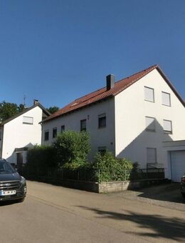Gepflegte 3 Zimmer-DG-Wohnung mit Balkon, in ruhiger Lage, inkl. Kfz-Stellplatz! - Heiningen (Baden-Württemberg)
