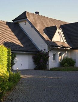 Exklusives freistehendes Einfamilienhaus mit Doppelgarage in beliebter Wohnlage - Kleve (Nordrhein-Westfalen)