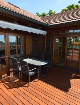6-Zi.-Holz-EFH mit Südterrasse, Wintergarten, 2 Balkonen u. Blick ins Grüne in der Gmd. Lappersdorf - Lappersdorf