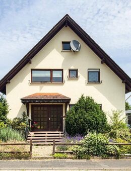 Großzügiges Ein-/Zwei-Familienhaus mit Gartenparadies in zentraler Lage in Wittlich - Wittlich