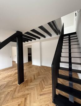 Über den Dächern von Düsseldorf Unterbilk! Wohnen Sie im denkmalgeschützten" Kronenhaus" ! - Düsseldorf