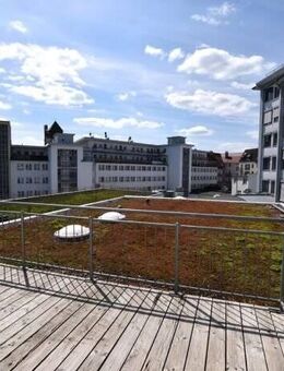 Zentrale Wohnung (WG geeignet) im Dachgeschoss mit Balkon und Terrasse - Bielefeld
