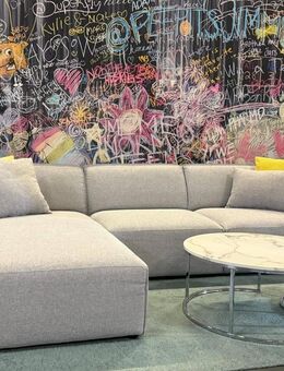 Ecksofa „Airport“ Hellgrau – Flachgewebe mit stilvoller Kedernaht - Delmenhorst