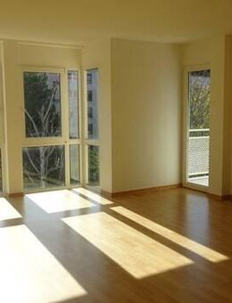 +++ Sonnige Zweiraumwohnung mit Balkon / Haus mit Lift +++ - Crimmitschau