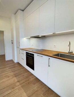 schöne 2 Zimmerwohnung mit hochwertiger Einbauküche und Balkon in Schleußig - Leipzig