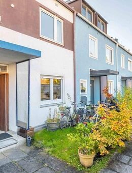 Reihenmittelhaus mit 5,5 Zimmern, Wintergarten, Dachausbau und Garage - München