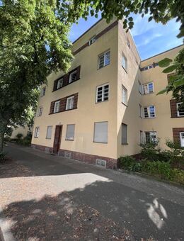 ruhige Seitenstraße, grüner Innenhof, gepflegtes Haus und Tageslichtbad - Berlin