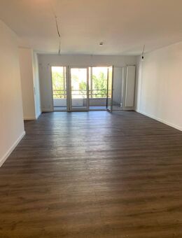 Vielseitiges Investitionsobjekt: 5 Wohnungen, 2 Büros, 3 Ladenlokale - Wiesbaden