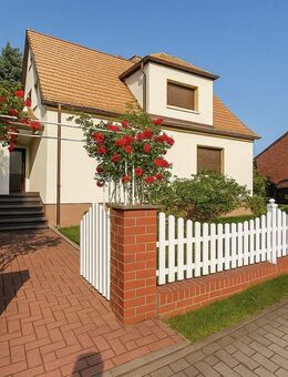 Echte Alternative zur ETW in Zehdenick - Zweigeschossiges Haus mit Doppelgarage & Gartenmitbenutzung - Zehdenick