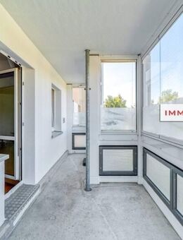 IMMOBERLIN.DE - Stimmungsvolle Wohnung mit Westloggia in familienfreundlicher Lage - Berlin