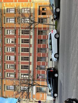 Helle großzügige 4-Raum-Wohnung mit Balkon in Innenhof, Badezimmer, Abstellraum und Keller - Chemnitz