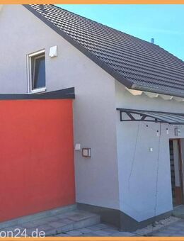 Moderne Wohnqualität in ruhiger Lage - freistehendes 146 qm Einfamilienhaus mit Gartenidylle - Oberdachstetten