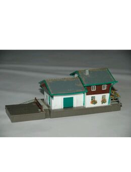 Güterschuppen mit Verladerampe, 54 58330/129/00347, H0, VERO DDR - Pirna