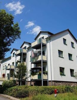 2-Raumwohnung mit Einbauküche, Balkon und Aufzug in Triptis - Triptis