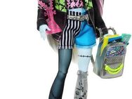 MonsterHigh™ Anziehpuppe Frankie Stein mit Haustier Watzie
