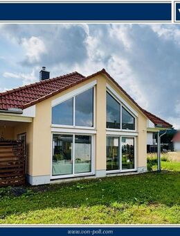 Modern Mix - lichtdurchflutetes Einfamilienhaus mit Kamin, edler Ausstattung und Barrierefreiheit - Rabenau (Hessen)