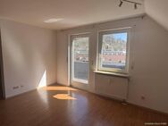 Helle 2,5-Zimmer-Dachgeschosswohnung mit 2 Balkonen und 2 Duplexparker - Geislingen (Steige)