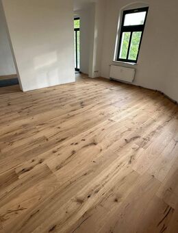 2. OG + Bad mit Dusche/Wanne + Fenster * großer Balkon u.v.m. - Chemnitz