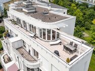 Trudering am Landschaftsschutzgebiet. Helle 4-Z.-Penthousewhg mit Liftlanding, Dachterrasse, zwei TG - München