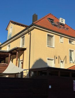 **Zwei-Familienhaus sucht neue Eigentümer** - Königsbach-Stein
