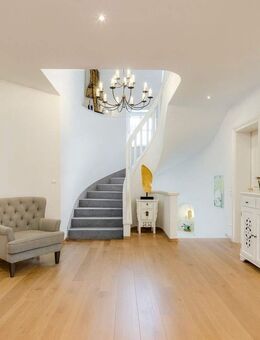 Klassische Landhaus-Villa mit Einliegerwohnung, Pool und stimmungsvollem Gartenidyll - Feldafing