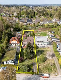 Wohnen & Bauen: Großes Mehrgenerationengrundstück mit EFH und zweiter Bebauungsoption - Kiel