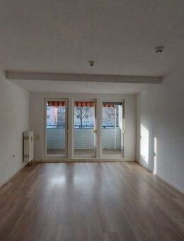 Für Senioren! Behindertenfreundliche 2 Zimmer Wohnung, ruhige Lage, große Dusche, Aufzug! Bezug ab Mitte Februar 2026! - Dresden