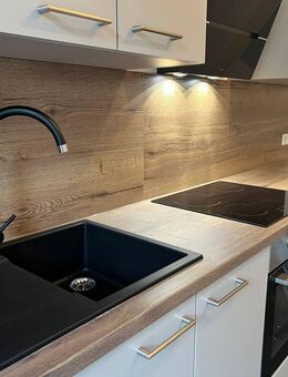 renoviert I modernes Bad mit Wanne I Einbauküche I Balkon - Leipzig