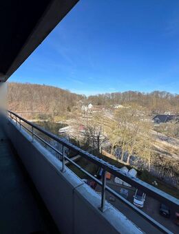 Gepflegte 2-Zimmer ETW mit großem Balkon/Loggia und Tiefgaragenstellplatz - Malente