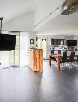 Hier stimmt einfach alles!! Energieeffizientes Zweifamilienhaus mit Carport und zwei Stellplätzen - Hausen (Wiesental)