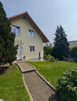 Einfamilienhaus mit Doppelgarage mit großem Garten - Eigeltingen