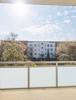 Genießen Sie die schöne Aussicht auf Ihrem neuen Balkon! - Magdeburg