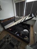 Bett mit Kasten in 84137