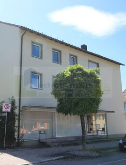 Blumberg - Attraktives und solide gebautes Wohn- und Geschäftshaus mit großzügigen Wohnungen und 10 Garagen in zentraler Lage ! - Blumberg