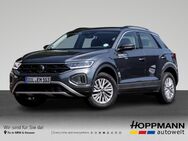 VW T-Roc, 1.0 l TSI Life 110, Jahr 2023 - Herborn (Hessen)