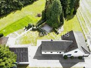 Wohnen im Grünen: Einfamilienhaus mit Nebengebäude und großzügiger Gartenfläche - Friedeburg