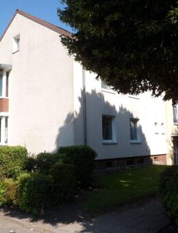 Große und gutgeschnittene 4-Zimmer-Wohnung mit Balkon - Stade (Hansestadt)